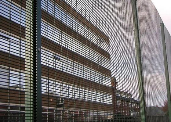 8 # 358 Tırmanma Önleyici Hasır 13x75mm Delik Galvanizli Kaynak Hasır Sac Pas Direnci