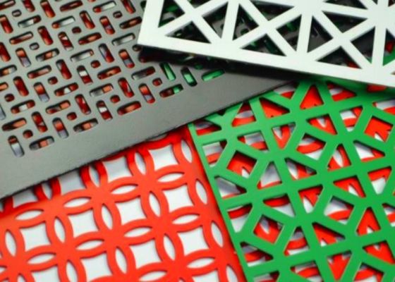 Yüksek Açık Alanı Perforasyonlu Çelik Ağı Yaprakları Pvc Kaplama Dekorasyon Çukur Boyutu 0.1mm