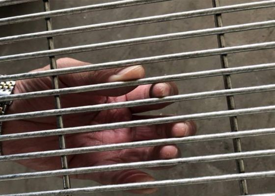 8 # 358 Tırmanma Önleyici Hasır 13x75mm Delik Galvanizli Kaynak Hasır Sac Pas Direnci