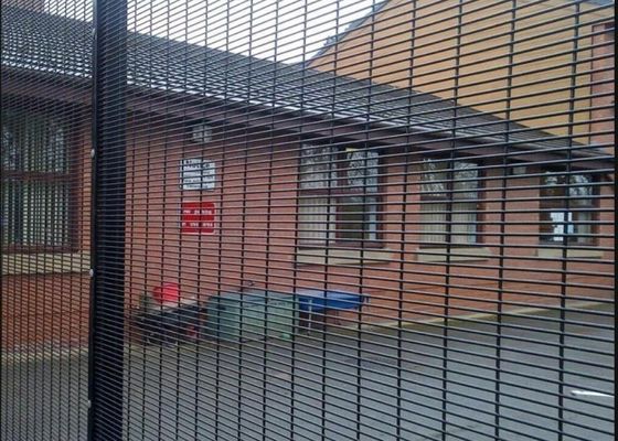 8 # 358 Tırmanma Önleyici Hasır 13x75mm Delik Galvanizli Kaynak Hasır Sac Pas Direnci