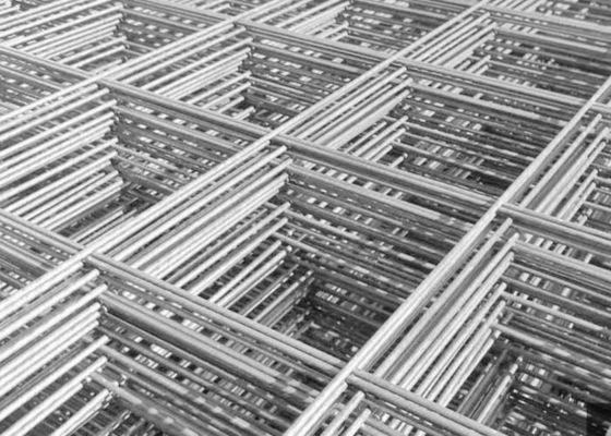 Kolay kurulum için 50x50mm delik boyutu ile galvanizli çelik 1.0mm kaynaklı tel örgü panelleri