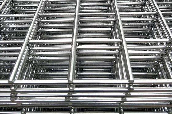 Q195 Saldırılmış Tel Ağı Panelleri Düşük Karbonlu Çelik kare veya dikdörtgen delik şekli