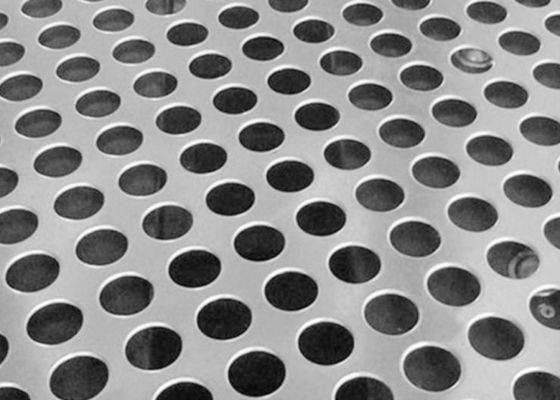 0Endüstriyel ekipman ve filtreler için özel delik desenleri ile.2mm-10mm kalınlığında paslanmaz çelik delikli metal levha