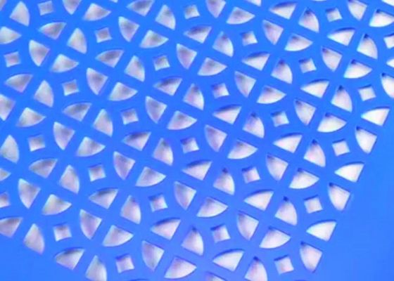 Mimarlık ve dekorasyon için özelleştirilebilir delik desenleri ve korozyona dirençli, güç kaplamalı delikli metal levha