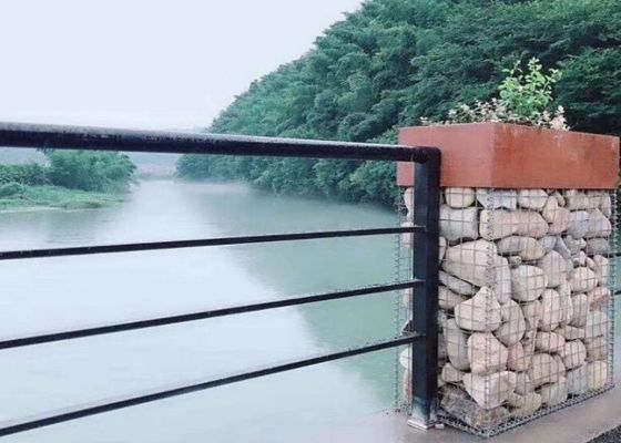 Peyzaj İnşaatında Dekoratif Gabion Olarak Kullanılan Ağır Kaynaklı Tel Örgü
