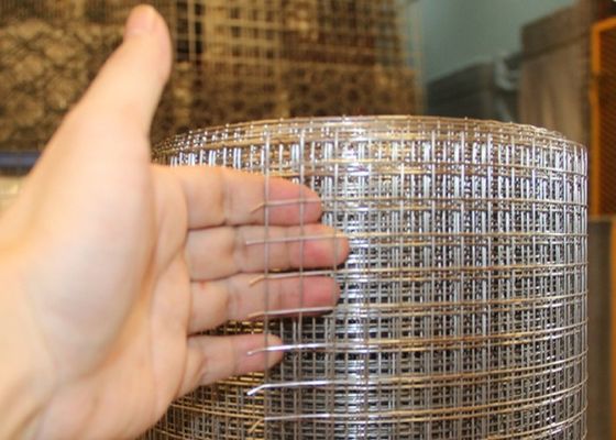 Koruyucu plastik boya ile galvanizli kaynaklı tel örgü