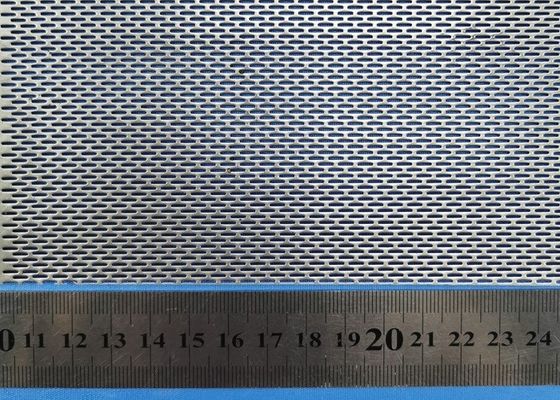 0.7mm beyaz delikli alüminyum levha dekorasyon için kare deliklerle