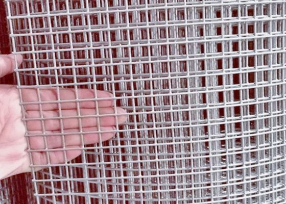 Elektrikli galvanizli kaynaklı tel örgütü, hayvan çitleri için 50M uzunluğunda