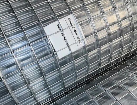 PVC kaplamalı kare delikli kaynaklı tel örgütü, 1/4 '' 3/8''ve 3/4' 'çaplı delik boyutları ile güvenlik kafesleri ve hayvan hücreleri için