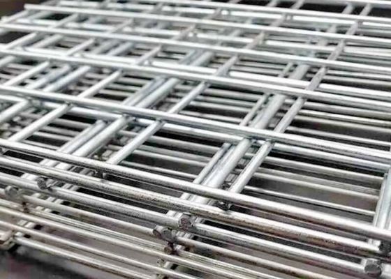 Özelleştirilebilir Dayanıklı Sıcak Battırılmış Galvanizli Kaynaklı Tel Ağı Panelleri