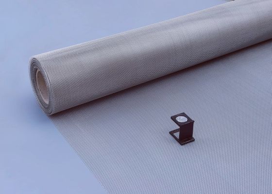 Çoklu malzeme seçenekleri ile özelleştirilebilir genişlik düz dokuma dokuma tel örgü ekranı